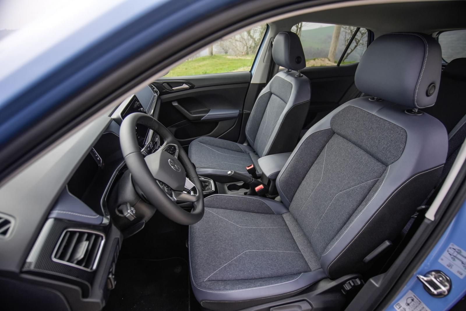 sedili anteriori Volkswagen T-Cross 2024