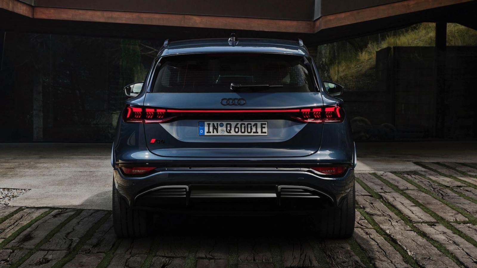 Nuova Audi Q6 e-tron 2024