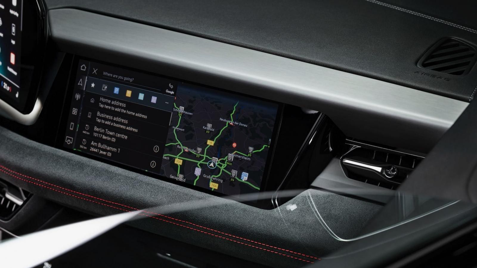 Nuova Audi Q6 e-tron 2024, il display per il passeggero