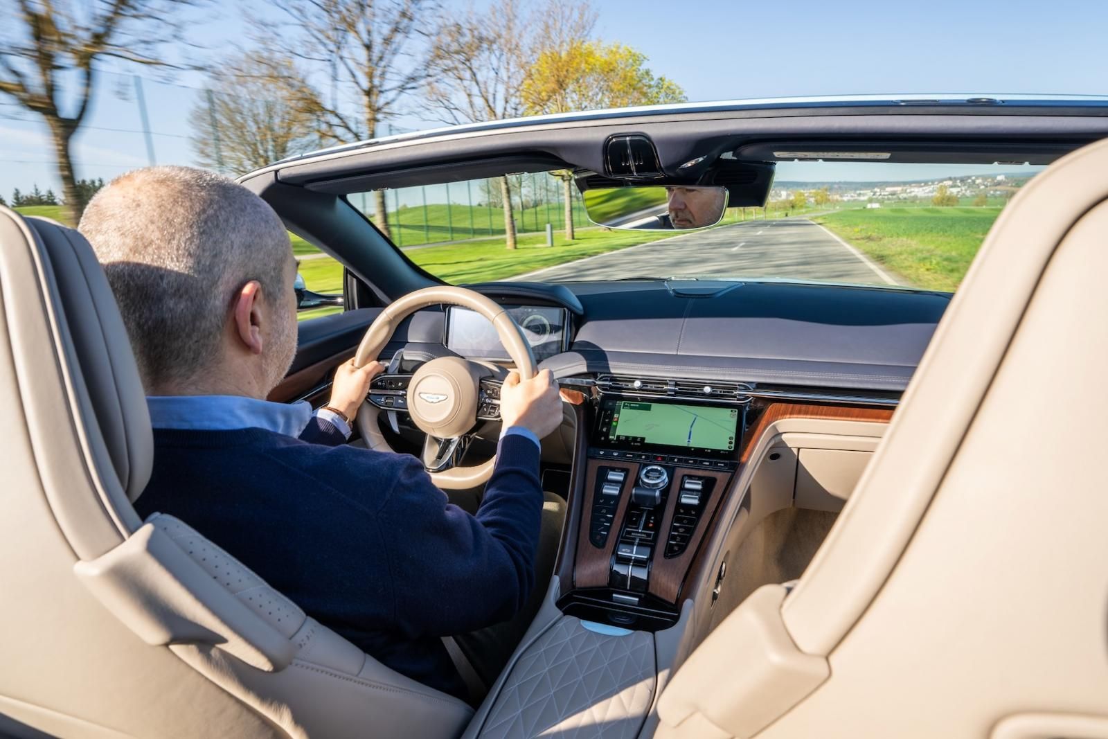 Aston Martin DB12 Volante con Paolo Sardi
