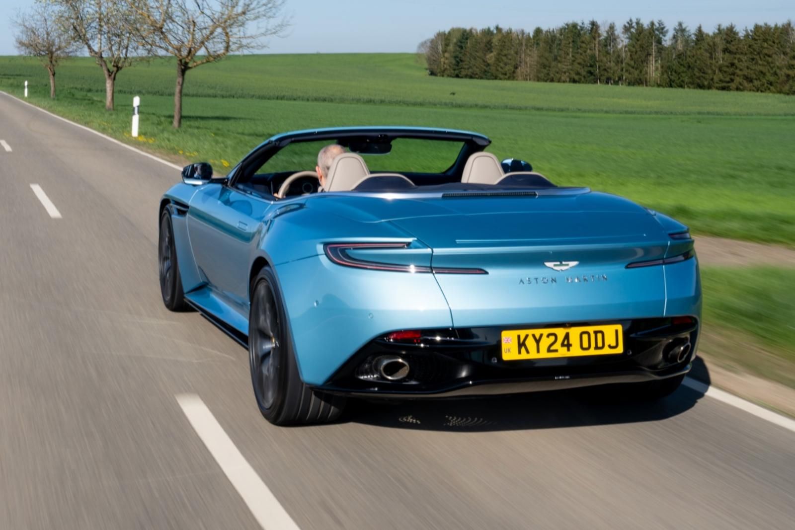 Aston Martin DB12 Volante con Paolo Sardi