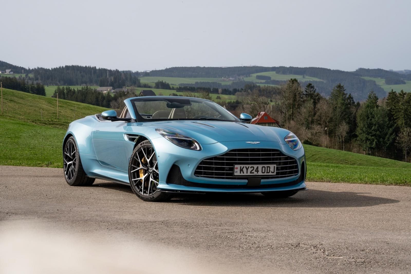 Aston Martin DB12 Volante