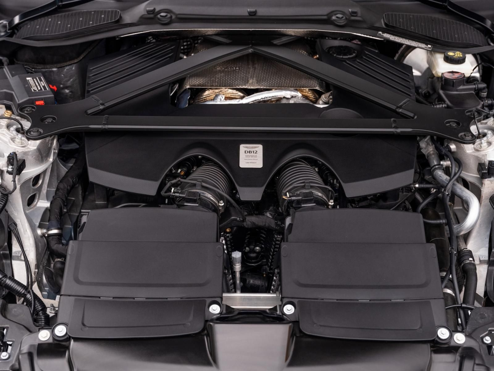 motore Aston Martin DB12 Volante