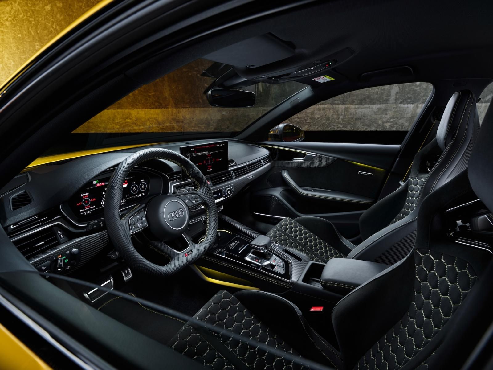 interno Audi RS4 Avant Edition 25 Years Imola Yellow