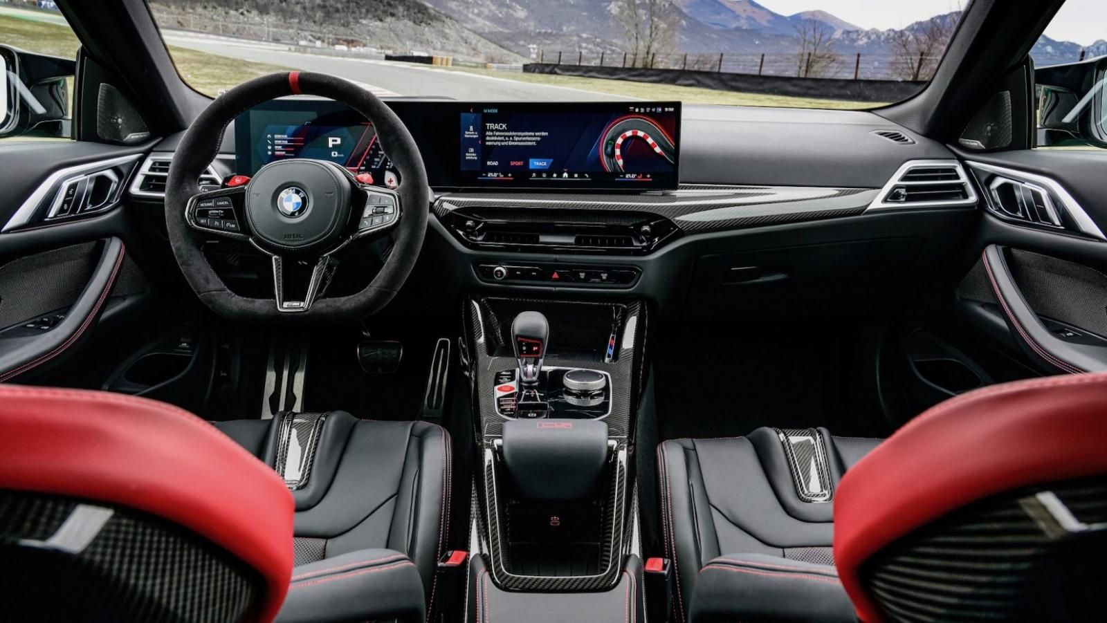 Nuova BMW M4 CS, gli interni