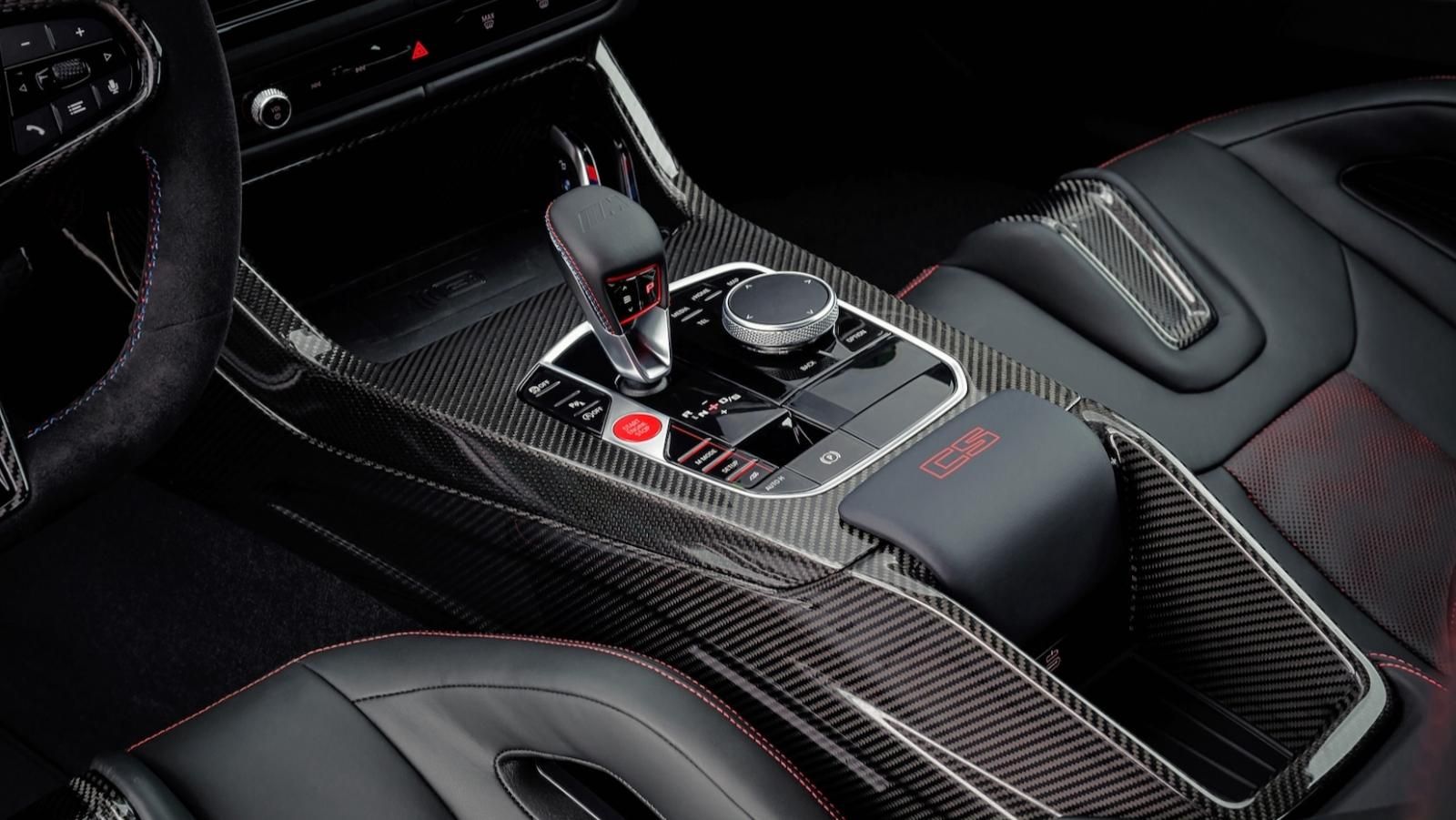 Nuova BMW M4 CS, gli interni