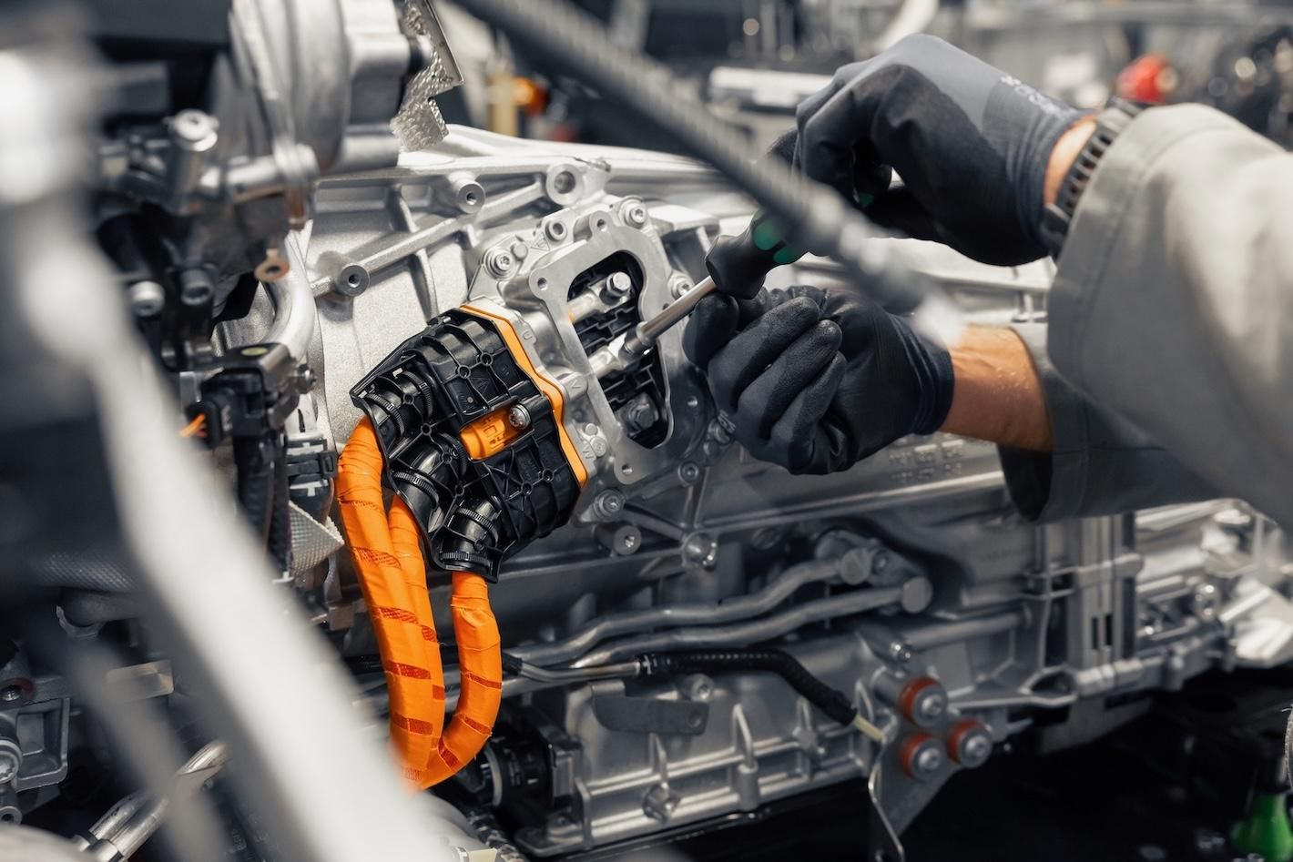 Bentley Ultra Performance Hybrid V8