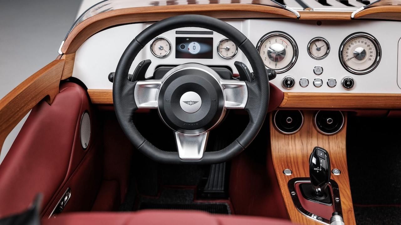 Nuova Morgan Midsummer, cruscotto ed interni