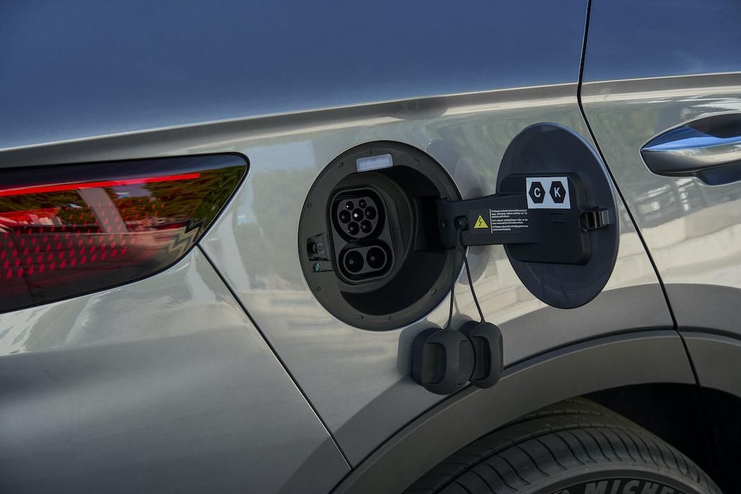 BYD Seal U DM-i, presa di ricarica
