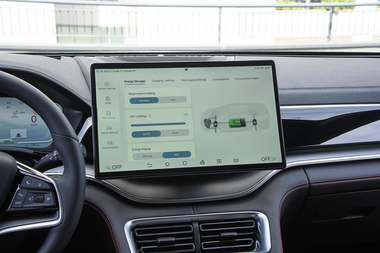 BYD Seal U DM-i, display orientabile