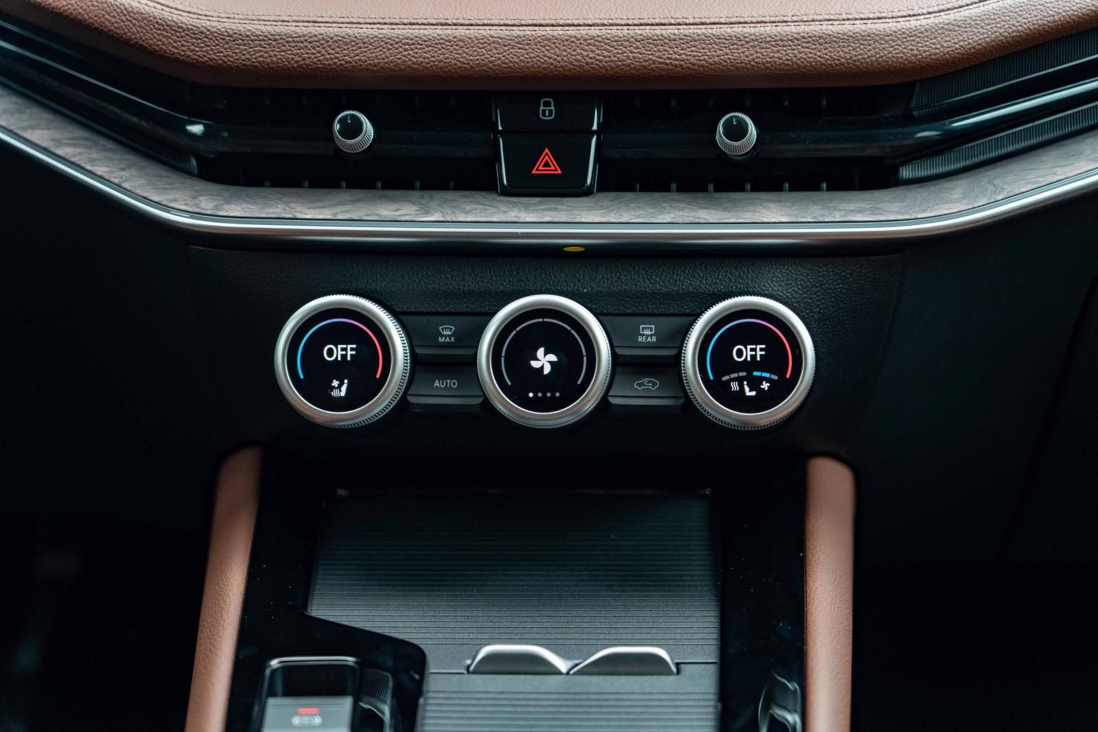 Skoda Superb Wagon, abitacolo, comandi climatizzatore