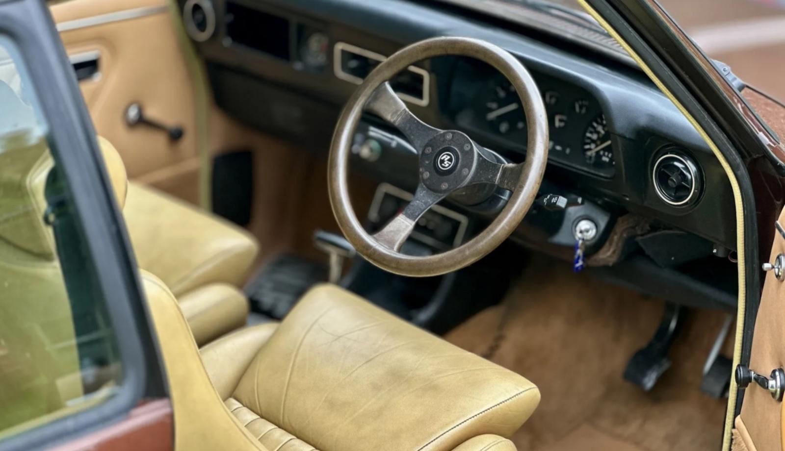 interno della Ford Escort RS2000 di Henry Ford II all' asta