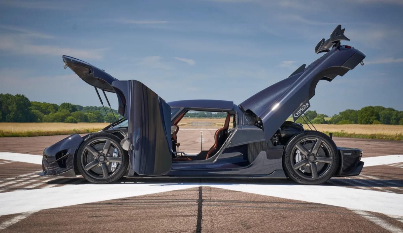 Koenigsegg Chimera con porte e codfani aperti