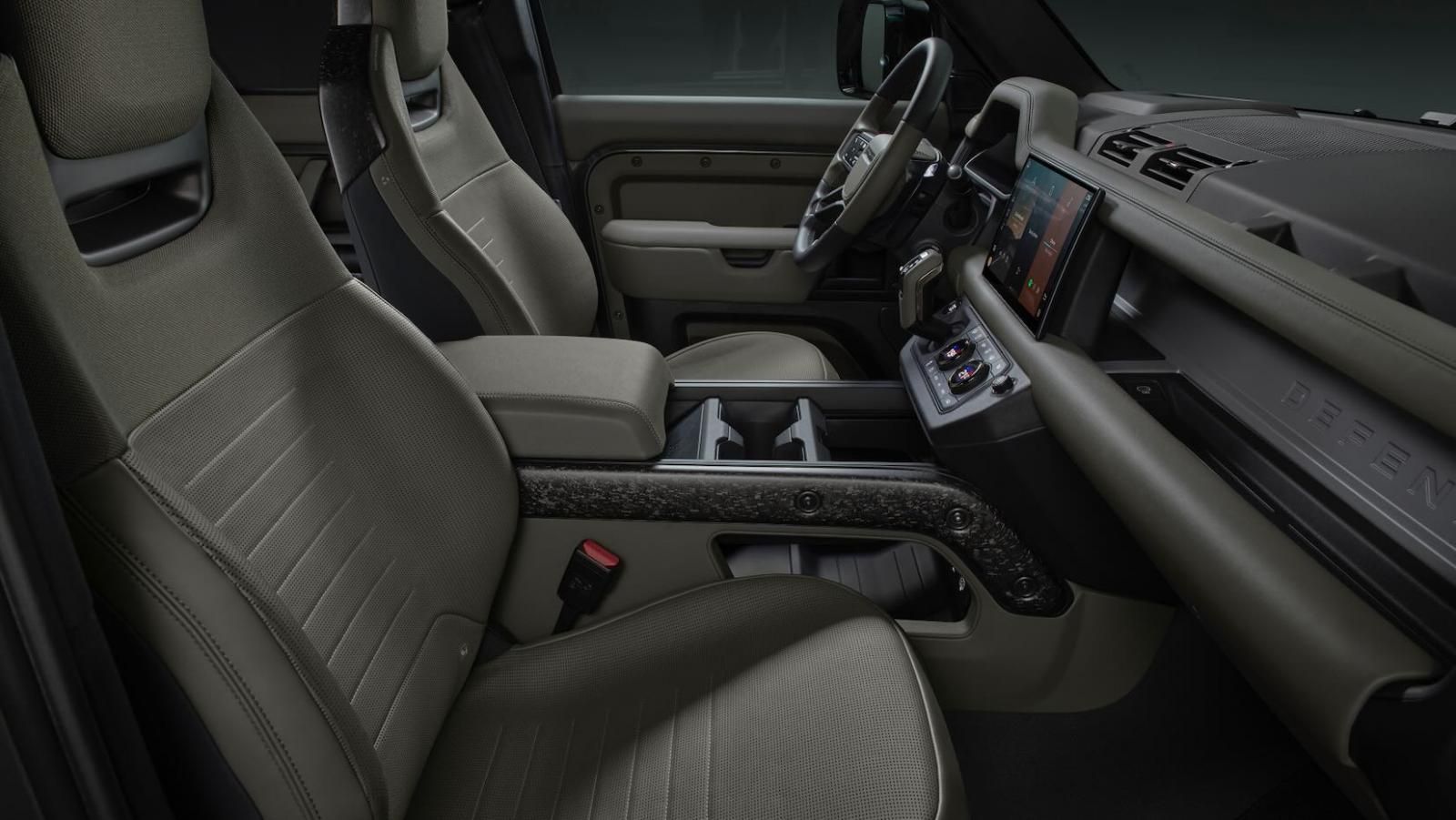 La nuova Land Rover Defender OCTA, gli interni