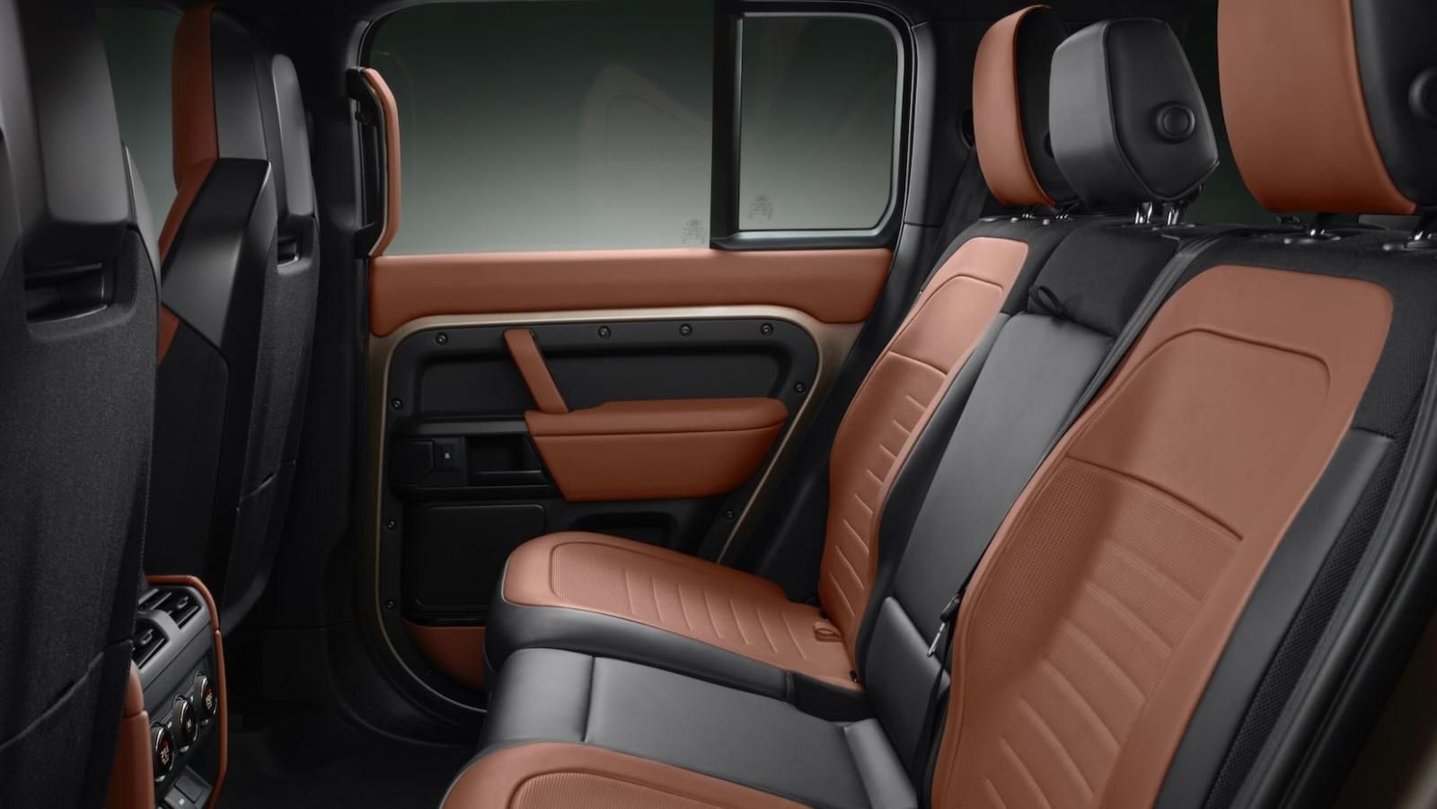 La nuova Land Rover Defender OCTA, gli interni