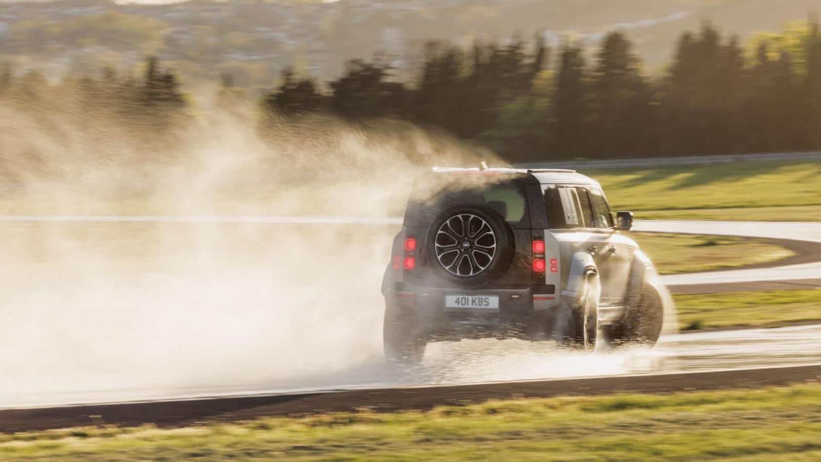 La nuova Land Rover Defender OCTA