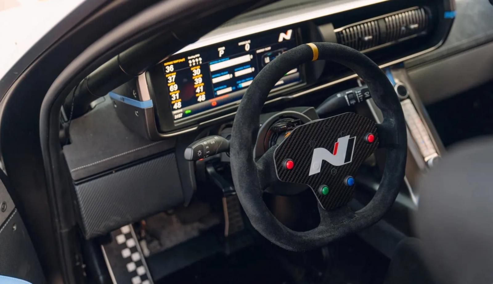 posto guida Hyundai N Vision 74