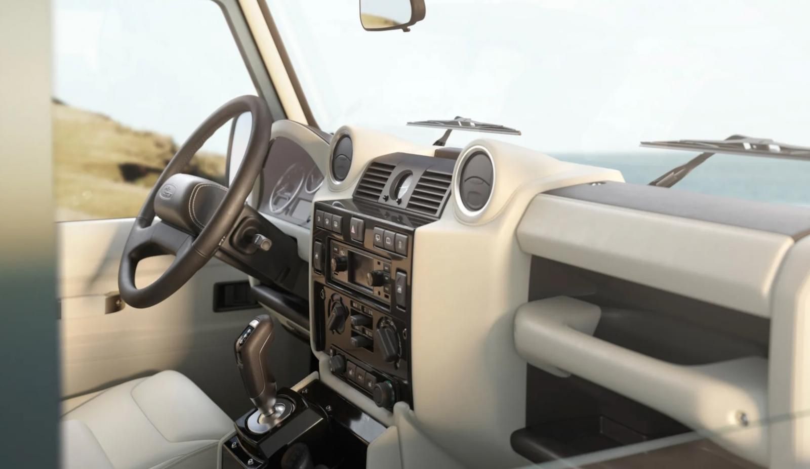 posto guida Land Rover Classic Defender V8 by Works Bespoke
