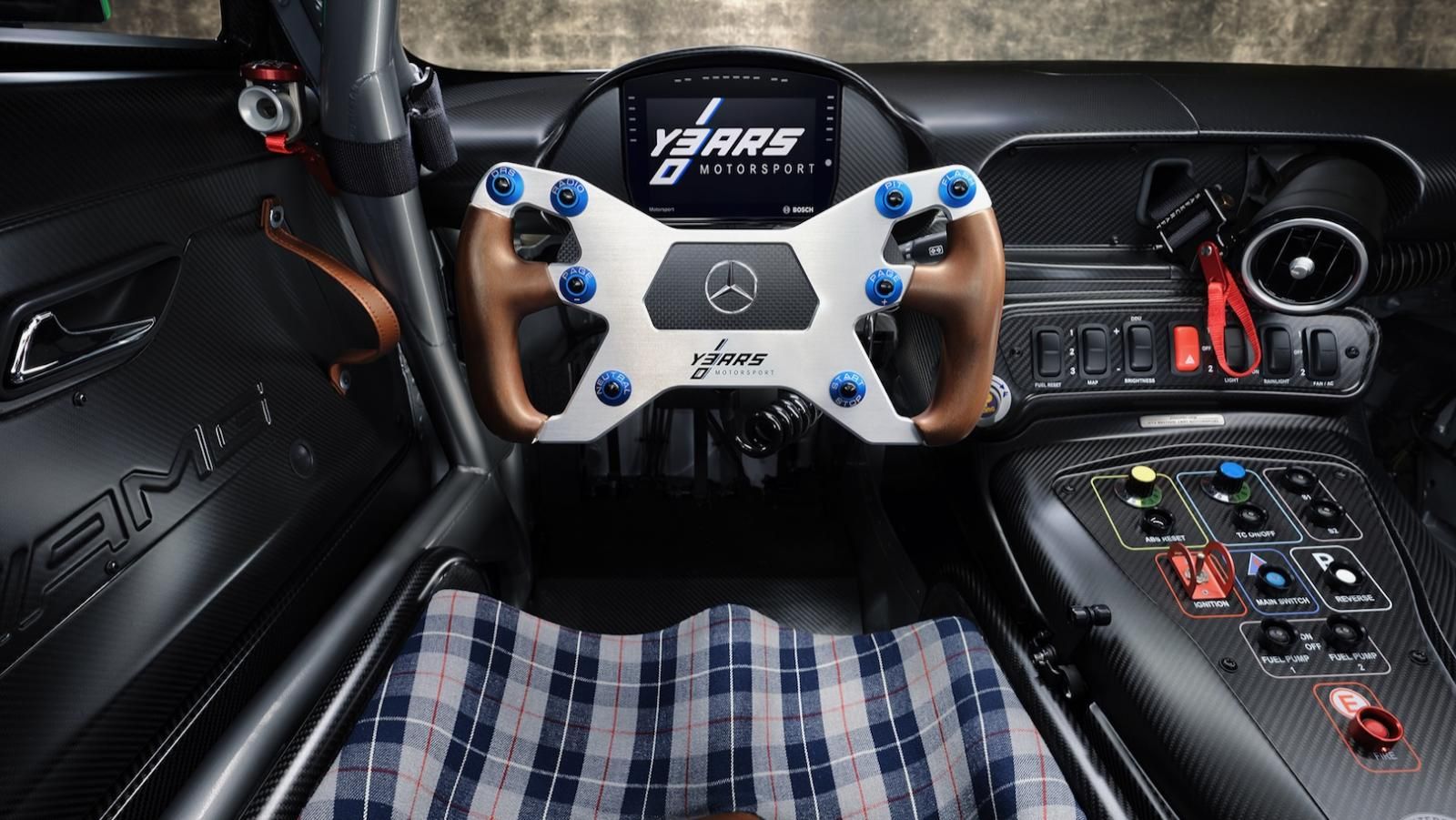 posto guida Mercedes-AMG GT3 Edition 130Y Motorsport foto dati tecnici prestazioni