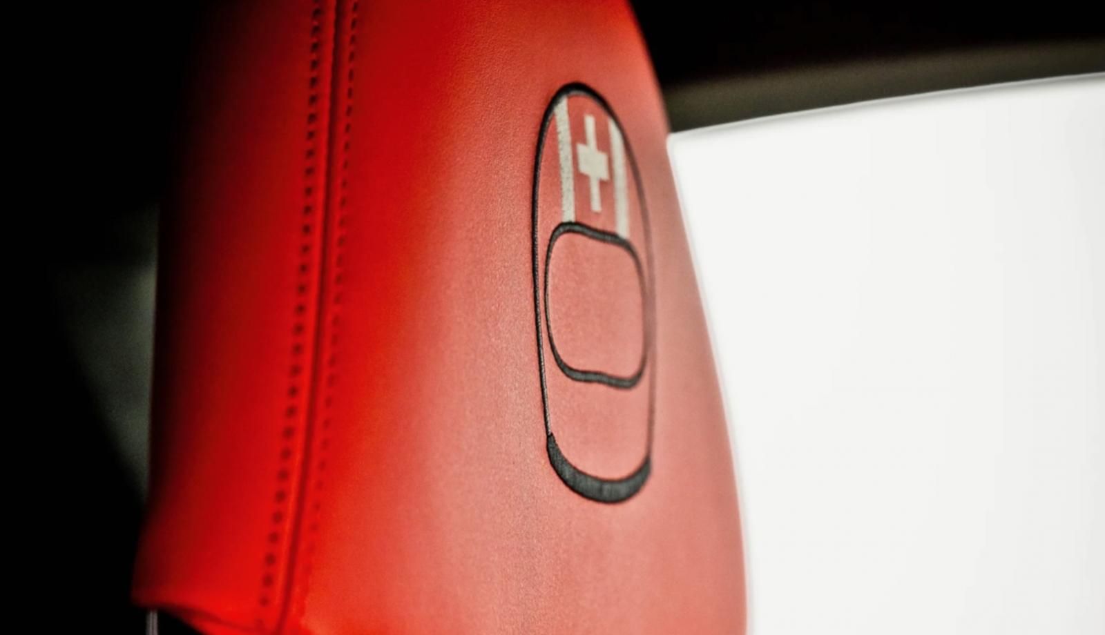 poggiatesta della Porsche 911 GT3 RS che rende omaggio a Jo Siffert e alla sua 917