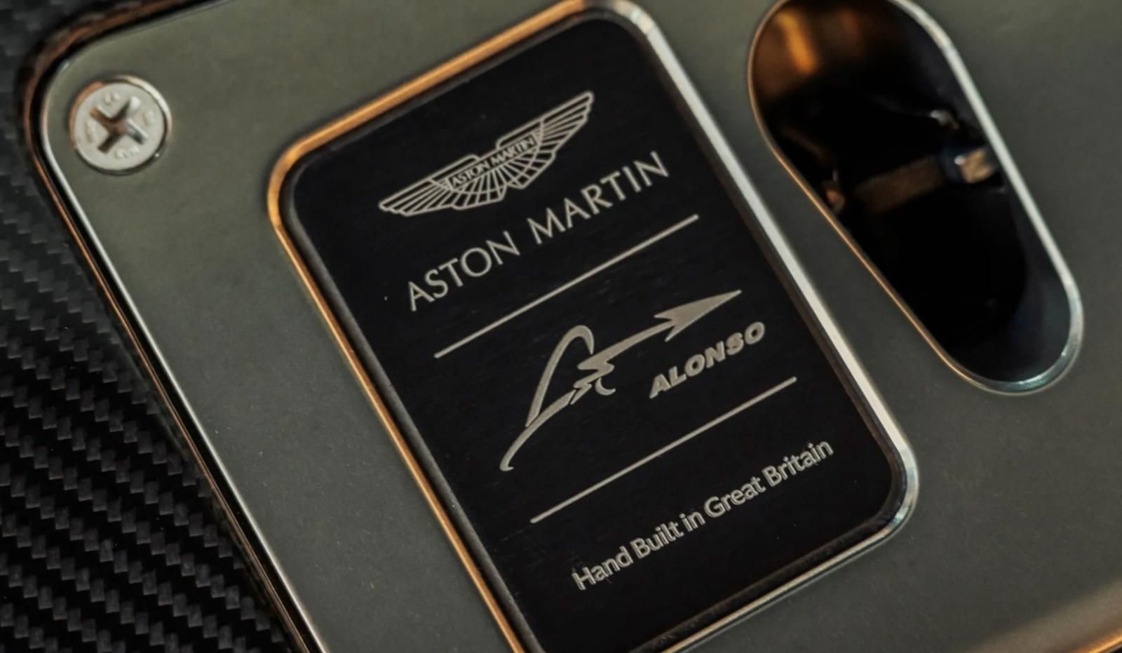 targhetta Aston Martin Valkyrie di Fernando Alonso