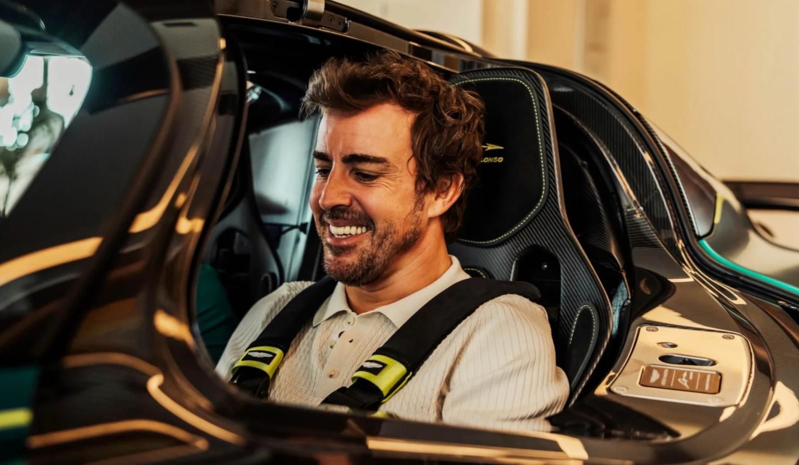 Fernando Alonso sulla sua Aston Martin Valkyrie