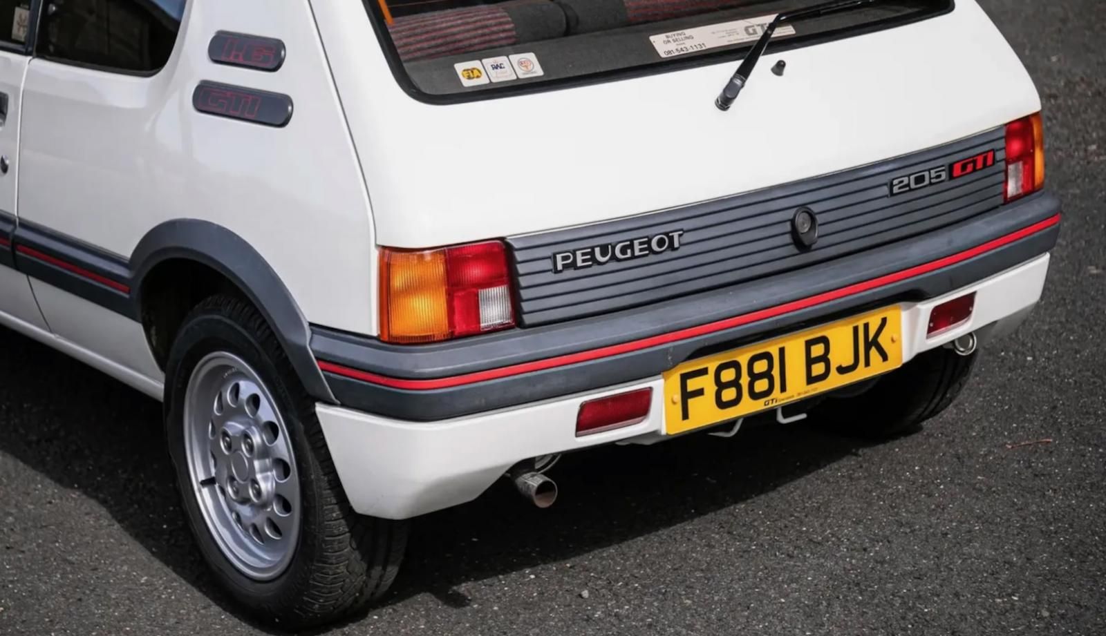 Peugeot 205 GTi 1.6 di Rowan Atkinson - Mr Bean