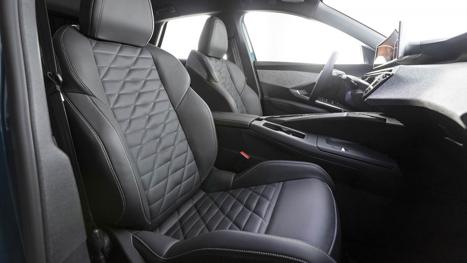 Nuova Peugeot 3008 Hybrid GT interni