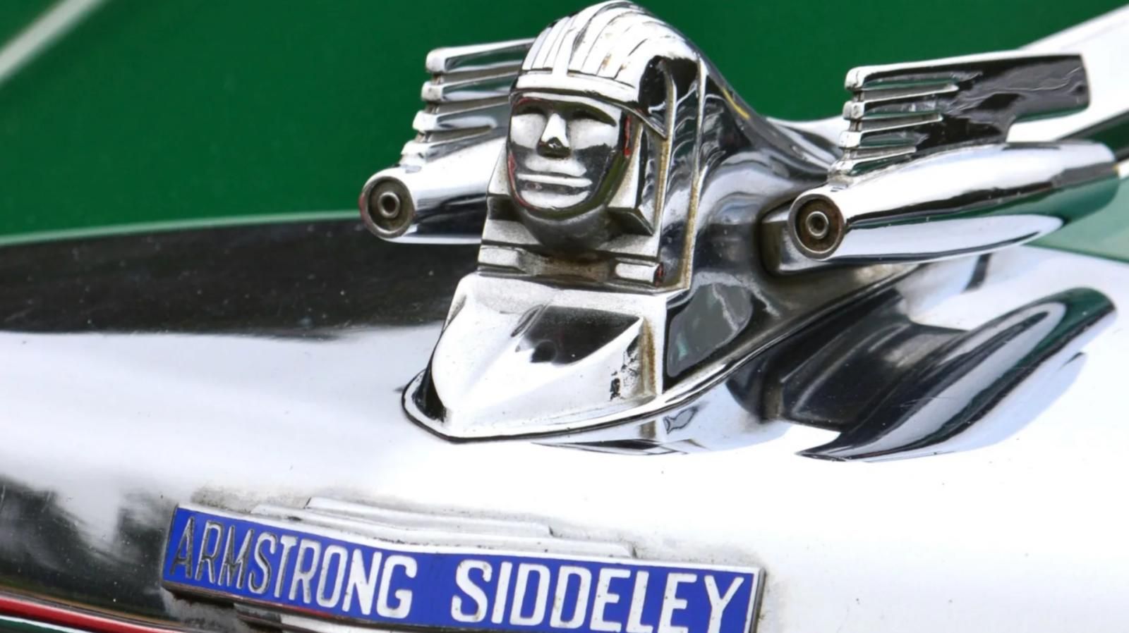 LA SFINGE COI RAZZI DELLA ARMSTRONG SIDDELEY