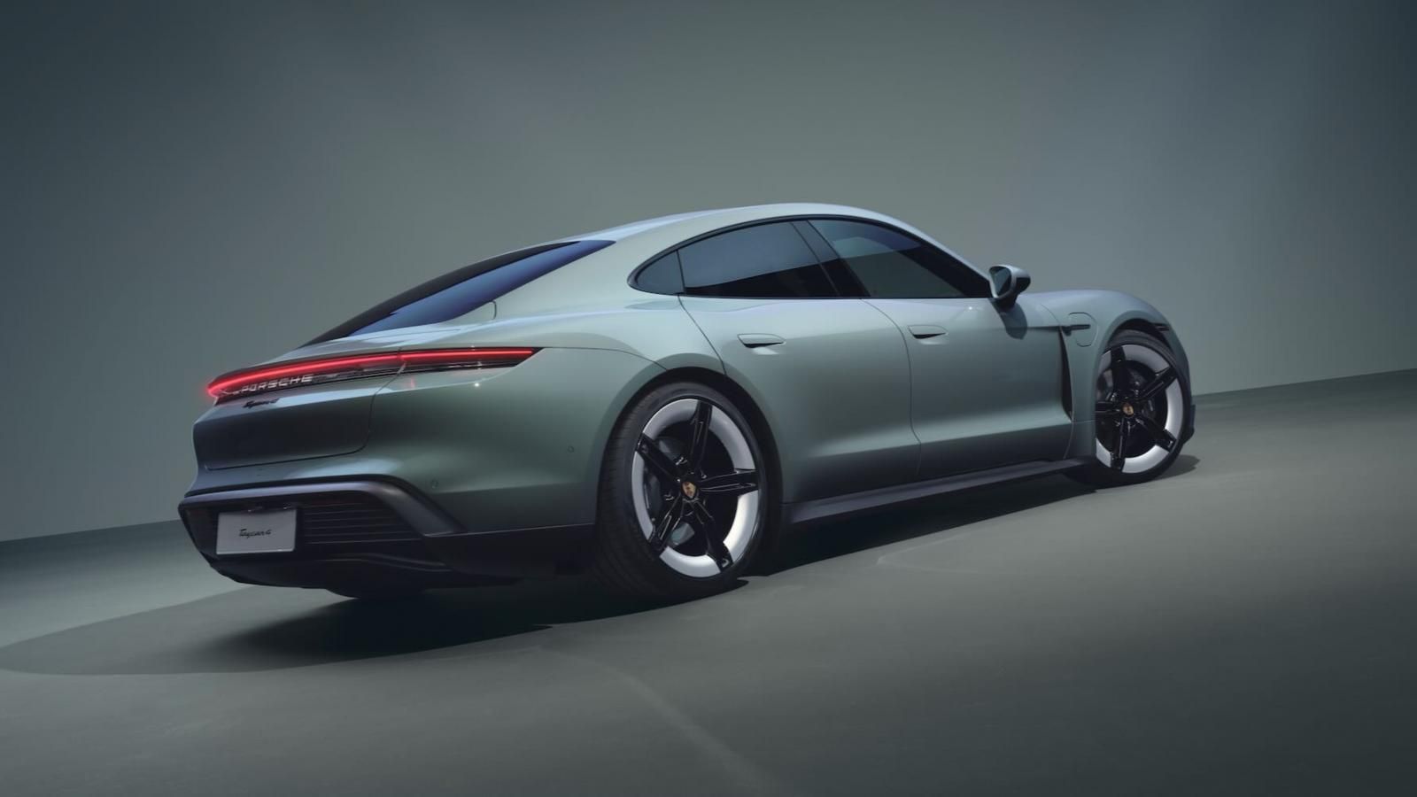 Nuova Porsche Taycan 4