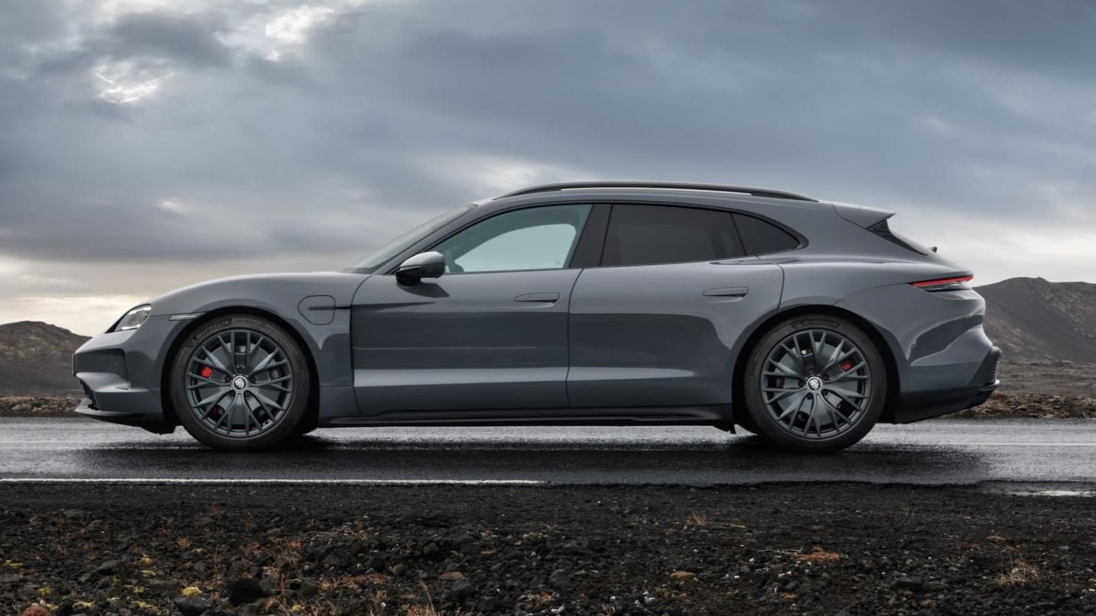 Nuova Porsche Taycan GTS Sport Turismo