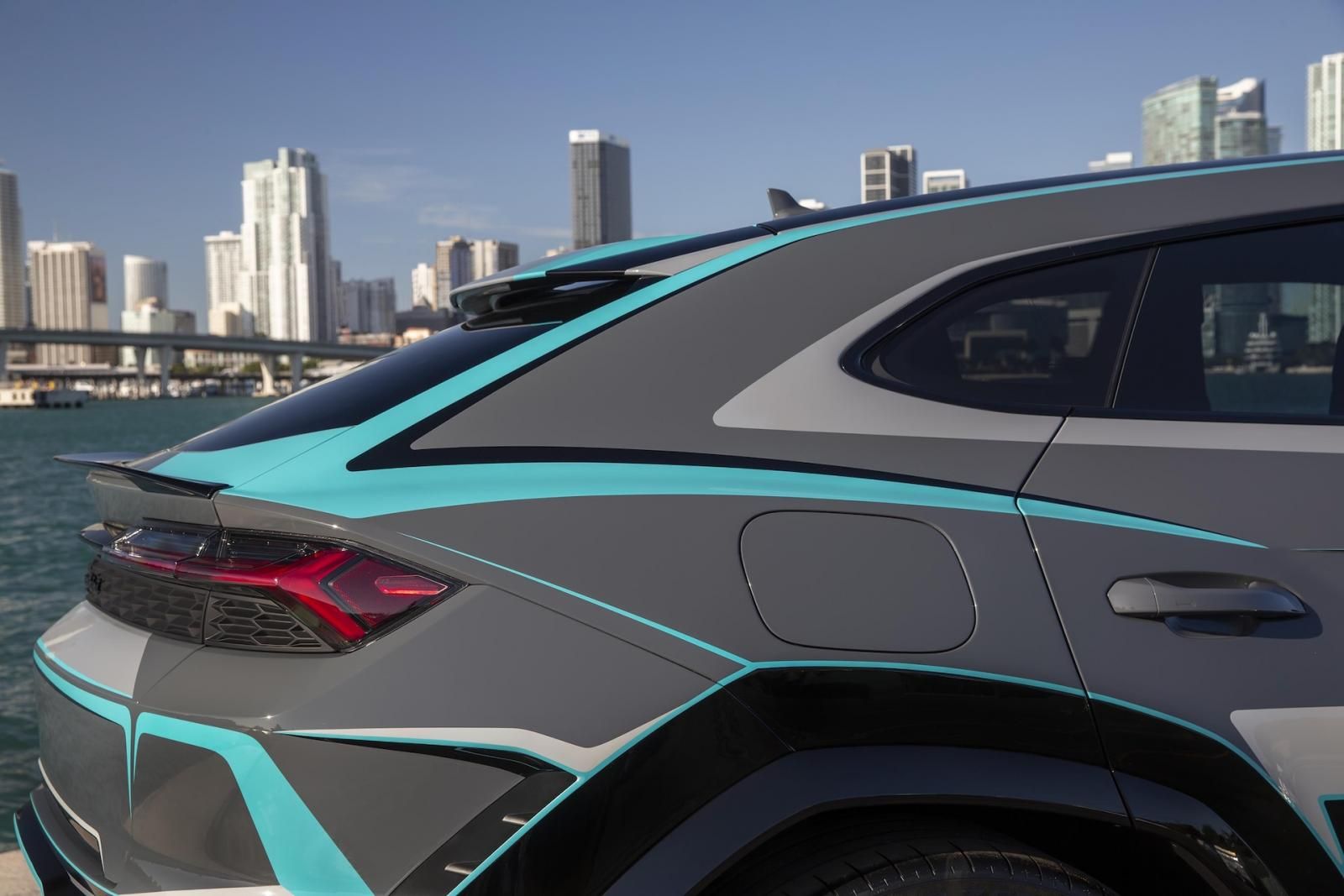 Lamborghini Urus SE Miami one-off