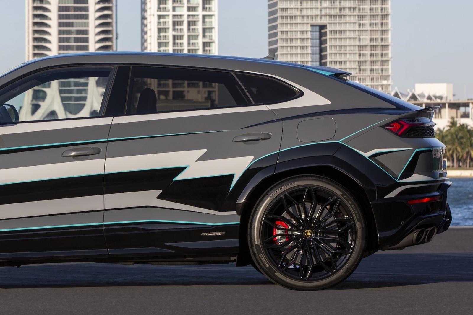 Lamborghini Urus SE Miami one-off