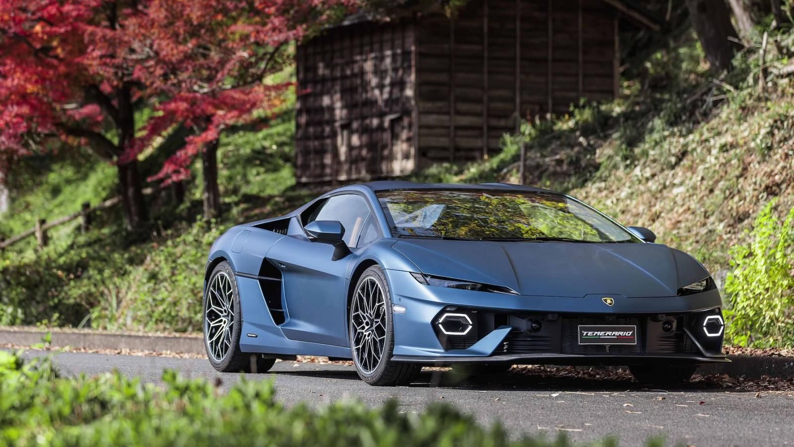 Le Lamborghini in sfilata per le vie di Tokyo