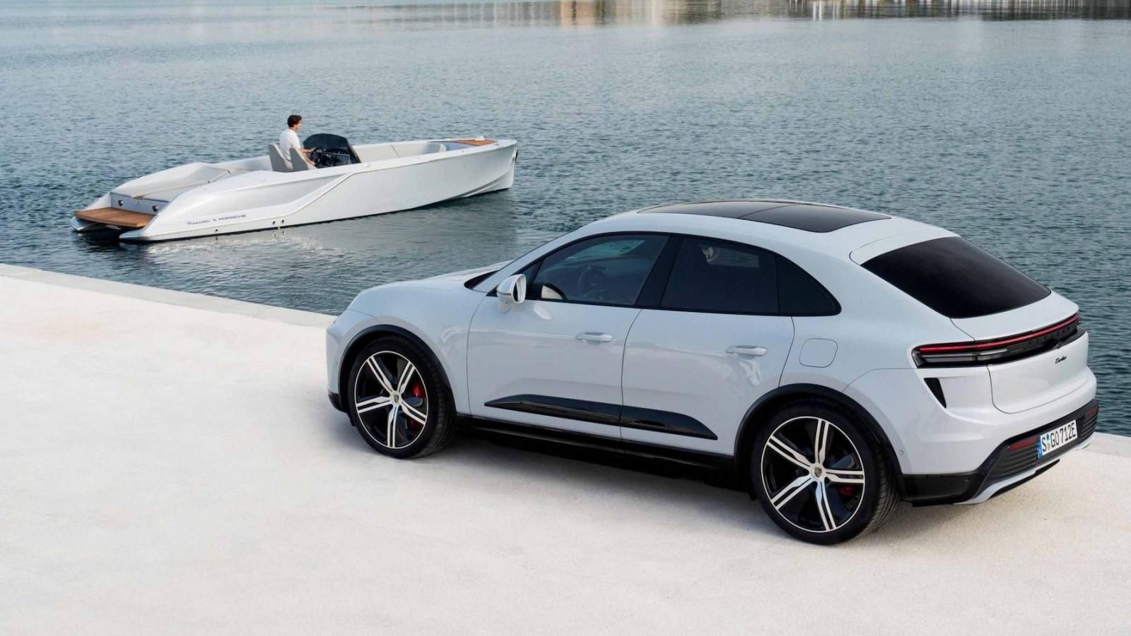 Il nuovo motoscafo elettrico Porsche 850 Fantom