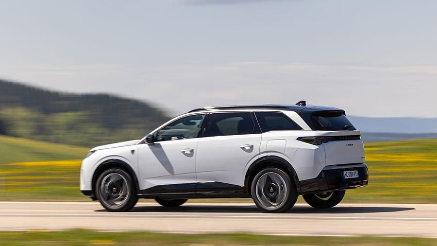 PEUGEOT E-5008 325 Dual Motor