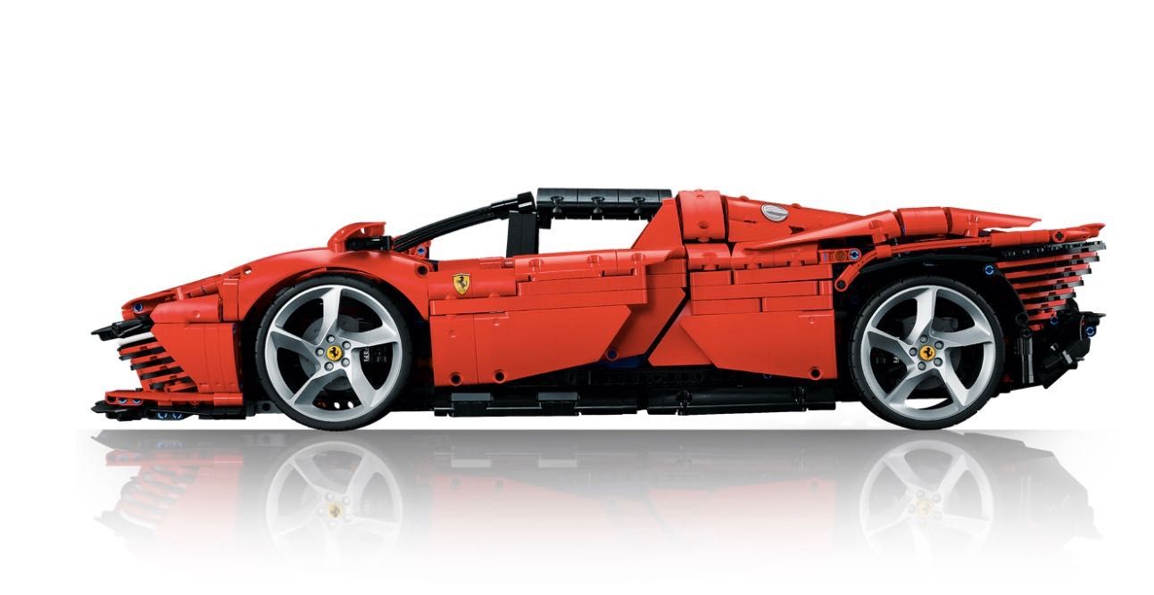 Ferrari-Daytona-SP3-Lego-2.jpg