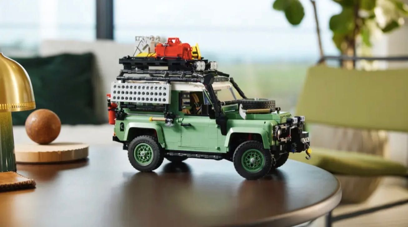 Land-Rover-Classic-Defender-90-Lego-Icons-2.jpg