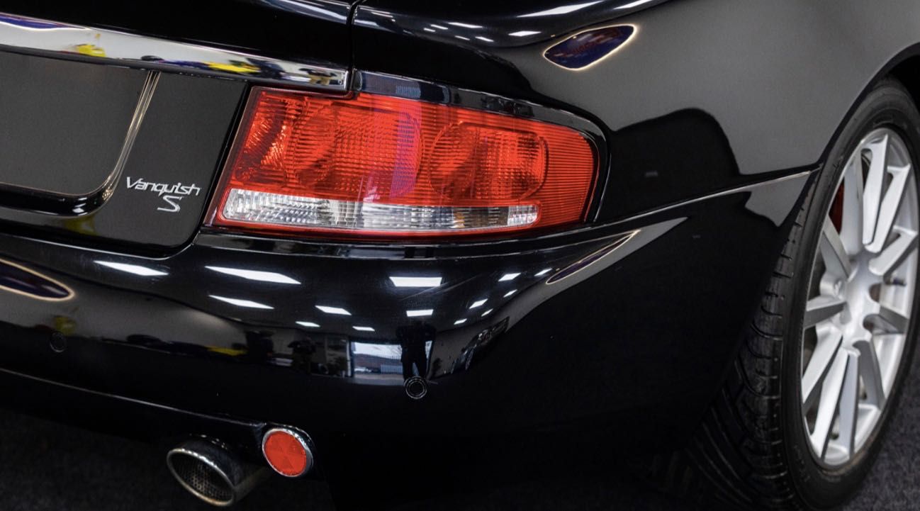 Aston-Martin-V12-Vanquish-S-Limited-Edition-14.jpg