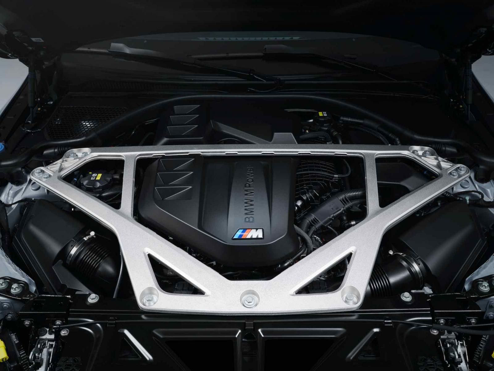 BMW M4 CSL - vano motore