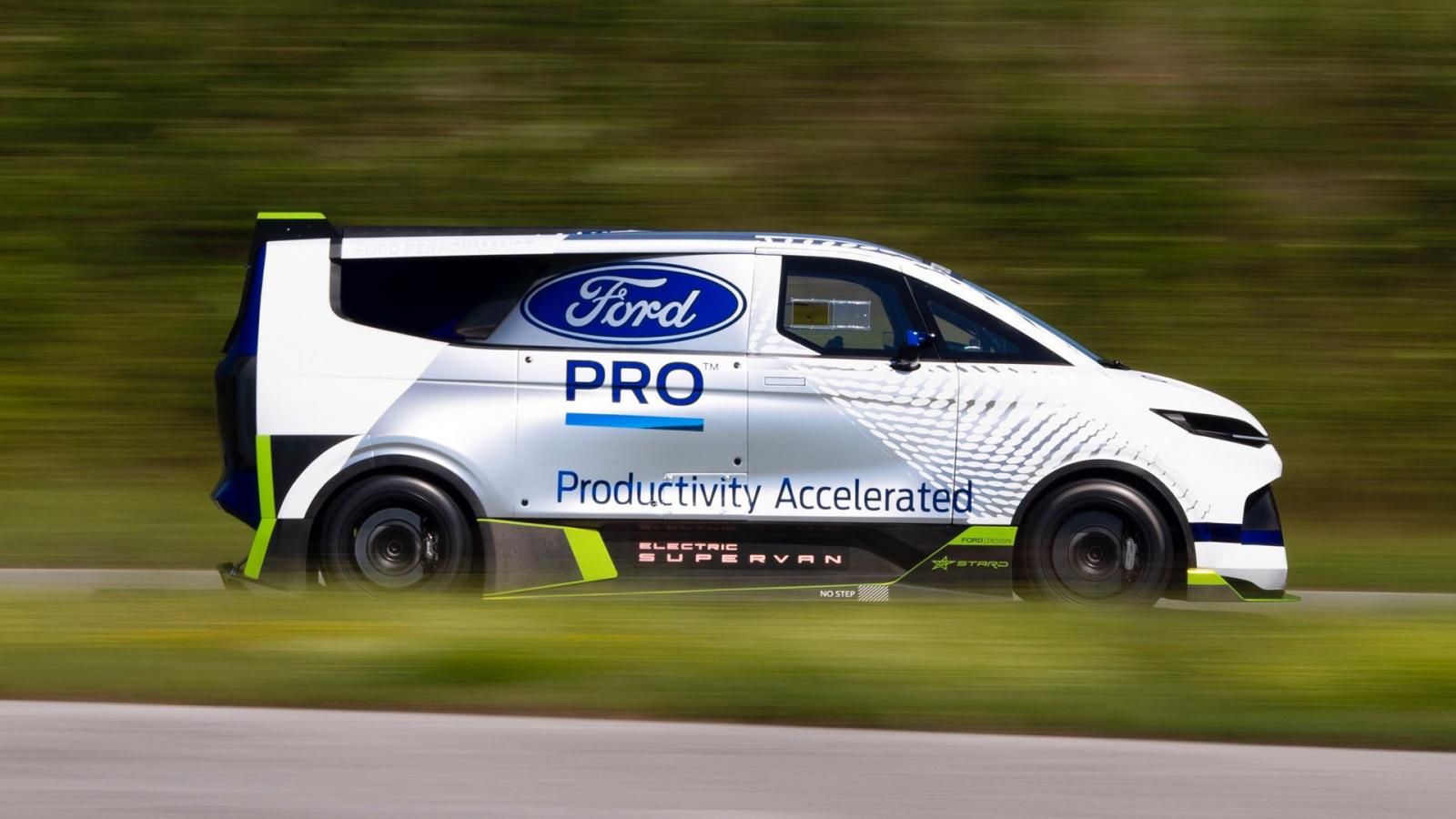 Ford Pro Electric SuperVan 4