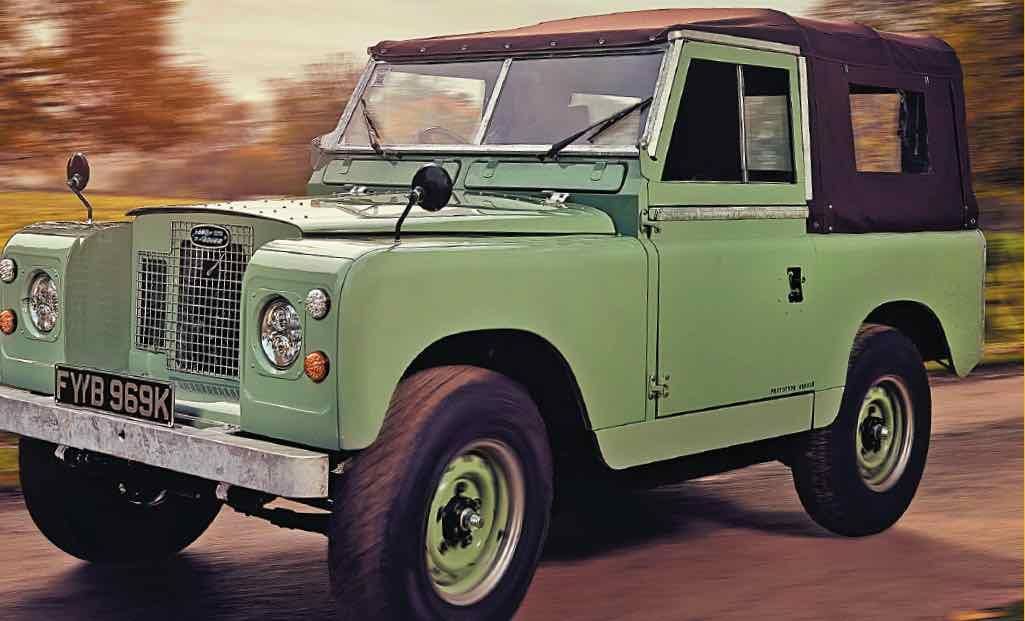 Land Rover Defender Everrati - tre quarti anteriore