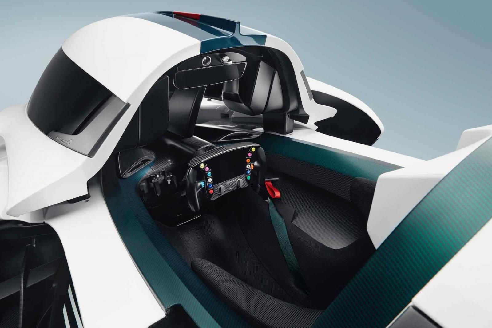 McLaren Solus GT - cockpit