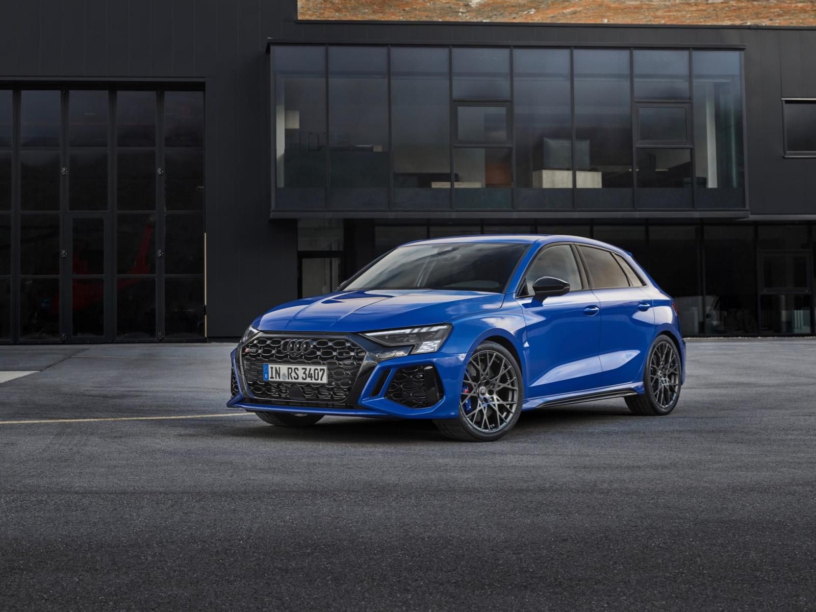 Audi RS 3 performance edition blu