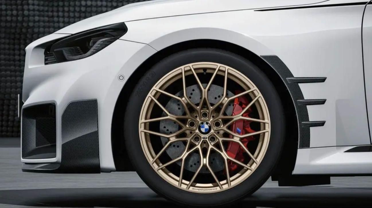 BMW M2 M Performance Parts cerchio dorato