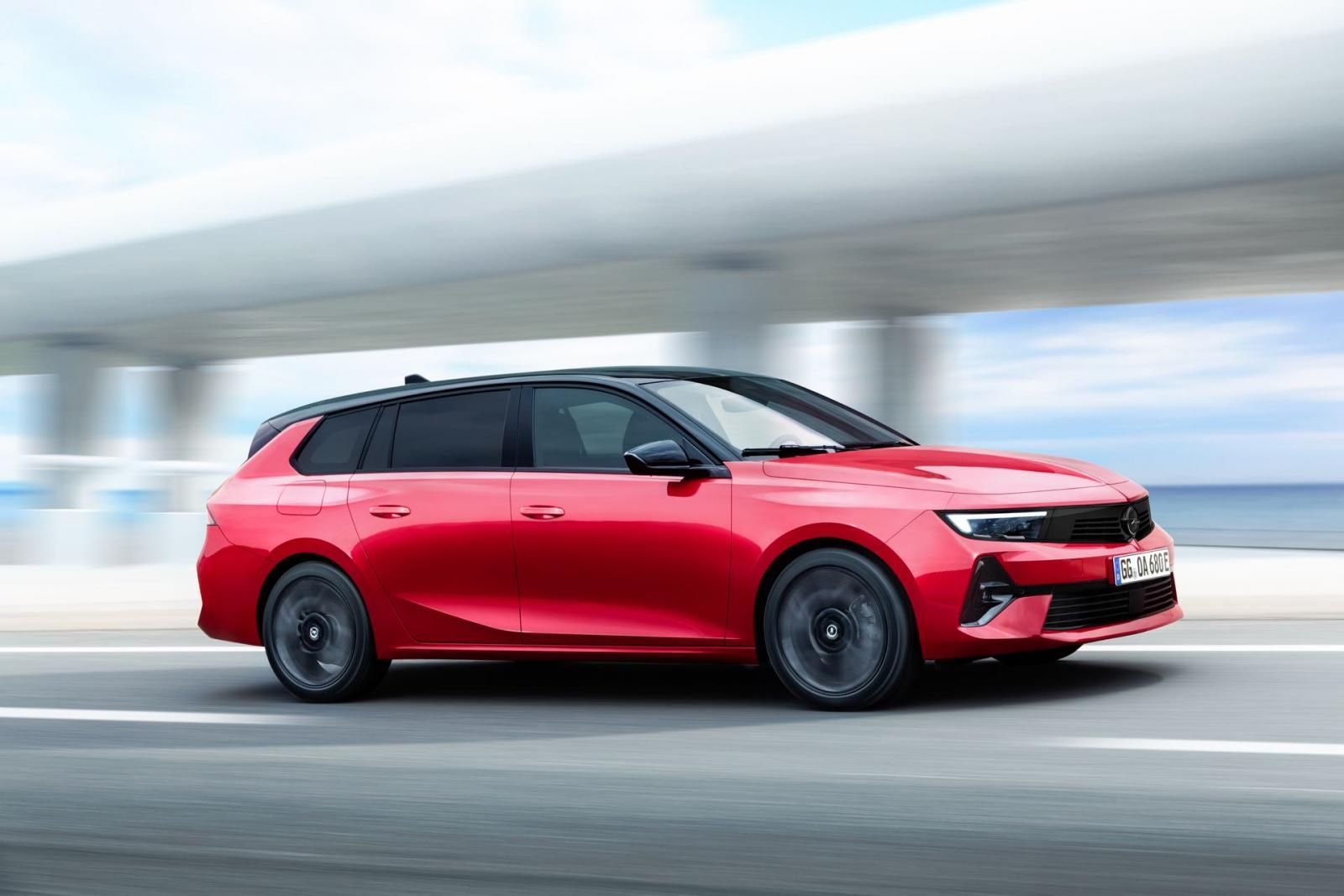 Opel Astra Sports Tourer Electric 2023 rossa