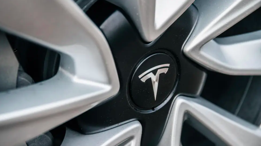 Tesla Model 3 - dettaglio cerchio