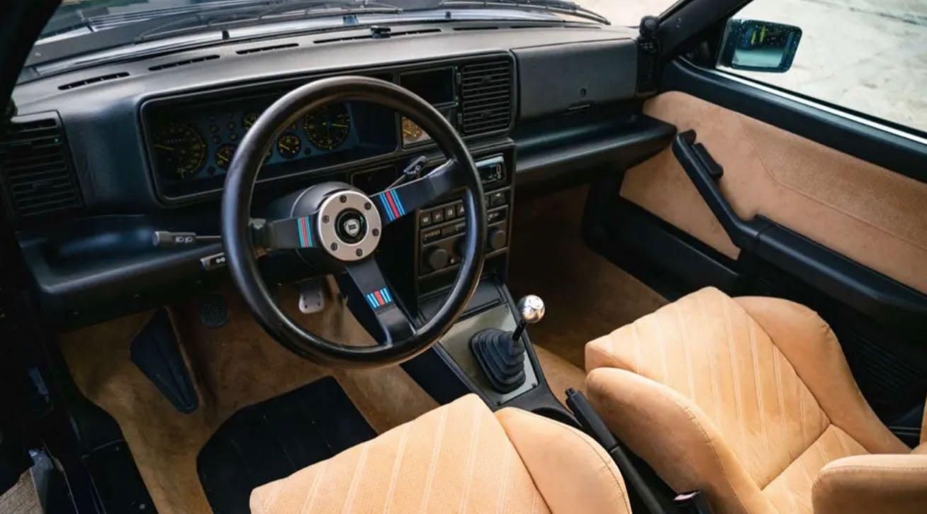 Lancia Delta Integrale Evo II Mr Bean interno