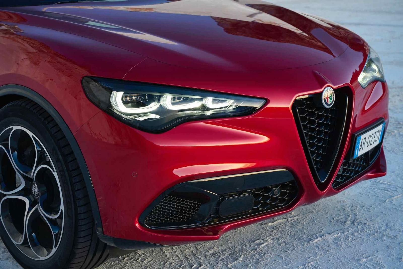Alfa Romeo Stelvio 2023 - frontale