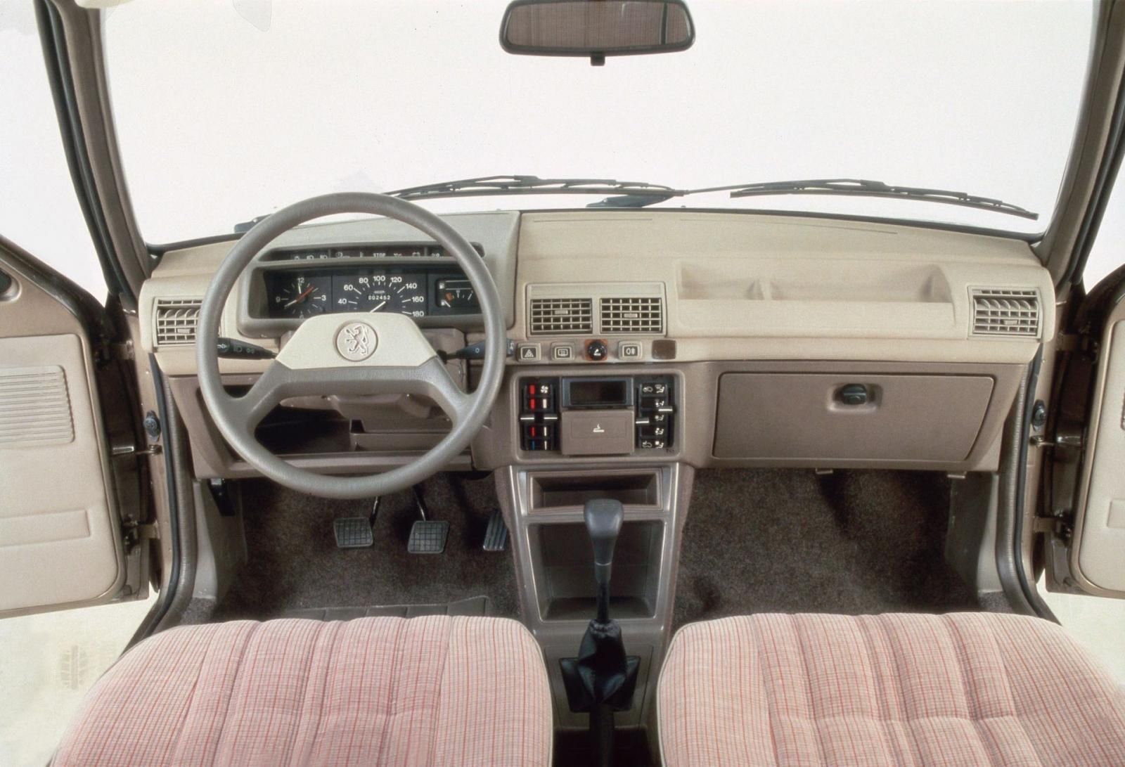 Peugeot 205 interni